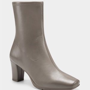 Cinnamon Block Heel Mid Boot
AEROSOLES